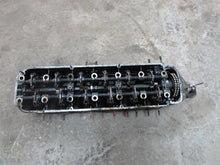 Laden Sie das Bild in den Galerie-Viewer, BMW E3 2.8 M30 Zylinderkopf mit Nockenwelle