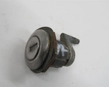 Laden Sie das Bild in den Galerie-Viewer, BMW E3 Türschloss rechts 51211800414