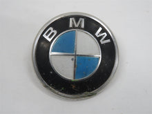 Laden Sie das Bild in den Galerie-Viewer, BMW E3 Emblem vorne Motorhaube 00095808103