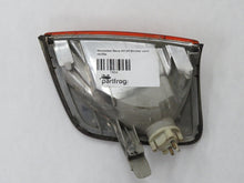 Laden Sie das Bild in den Galerie-Viewer, Mercedes Benz W124 Blinker vorn rechts