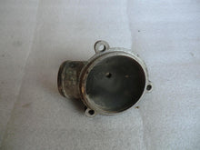 Laden Sie das Bild in den Galerie-Viewer, Mercedes Benz W123 W124 M102 Deckel Thermostatgehäuse 10220303