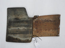 Laden Sie das Bild in den Galerie-Viewer, Range Rover Classic Spritzlappen mit Halterung hinten rechts