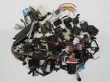 Laden Sie das Bild in den Galerie-Viewer, BMW E38 7er 728i M52B28 Automatik Steckerkonvolut Kabelbaum