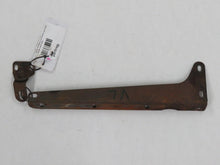 Laden Sie das Bild in den Galerie-Viewer, Rover P5 Mark II 3.0 Halterung Halter Kühler vorn links
