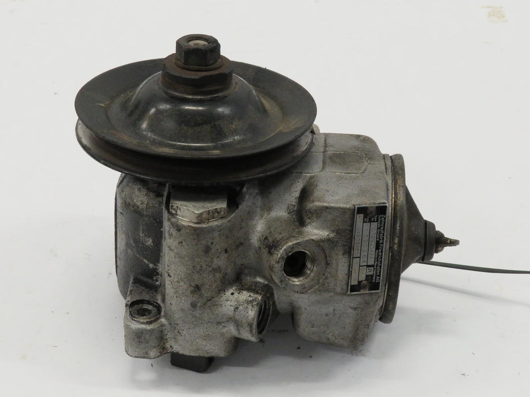 Mercedes Benz W123 240D 300D ZF Servopumpe Lenkhilfepumpe 1164602480