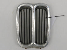 Laden Sie das Bild in den Galerie-Viewer, BMW E3 Niere Grill vorn 1826809