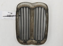 Laden Sie das Bild in den Galerie-Viewer, BMW E3 Niere Grill vorn 1826809