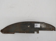 Laden Sie das Bild in den Galerie-Viewer, BMW E3 Innenkotflügel Spritzschutz Radhaus vorn links