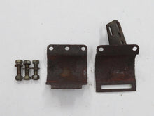 Laden Sie das Bild in den Galerie-Viewer, Rover P5 Mark II 3.0 Auspuffhalterung Auspuffschelle
