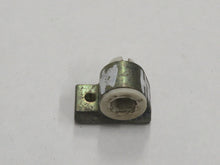 Laden Sie das Bild in den Galerie-Viewer, Nissan 300ZX Targa Z31 Halterung Aufnahme Verriegelung Targadach hinten rechts