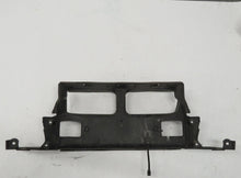 Laden Sie das Bild in den Galerie-Viewer, BMW E38 7er Luftführung Kühler Frontmaske Kühlerzarge Stoßstange vorn 51718125966