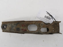 Laden Sie das Bild in den Galerie-Viewer, Nissan 300ZX Z31 Halter Stoßdämpfer am Querlenker hinten links unten