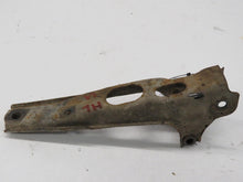 Laden Sie das Bild in den Galerie-Viewer, Nissan 300ZX Z31 Halter Stoßdämpfer am Querlenker hinten links unten