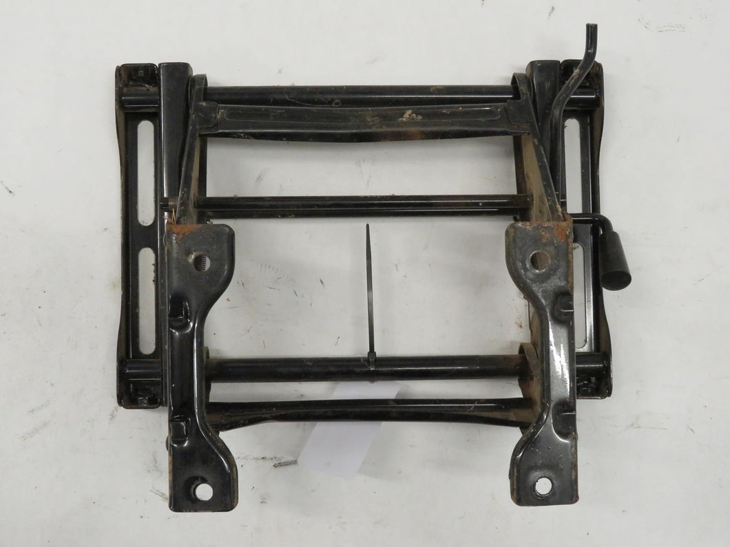 Mitsubishi Pajero Montero L040 Sitzkonsole vorn links Umklappbar