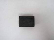 Laden Sie das Bild in den Galerie-Viewer, BMW E3 Gummi Halterung Kühler oben