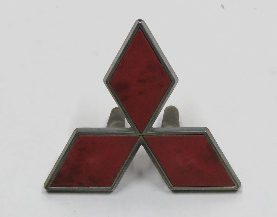 Mitsubishi Pajero Montero L040 Emblem im Grill Kühlergrill MB6T0417