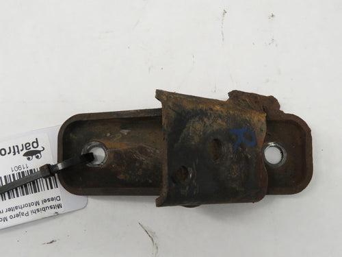 Mitsubishi Pajero Montero L040 2.5TD Diesel Motorhalter rechts