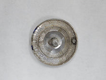 Laden Sie das Bild in den Galerie-Viewer, Mercedes Benz W124 Stern Emblem Plakette vorn im Grill