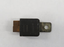 Laden Sie das Bild in den Galerie-Viewer, Mitsubishi Pajero Montero L040 Relais MB128752