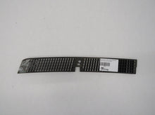 Laden Sie das Bild in den Galerie-Viewer, BMW E38 7er Gitter Grill Lufteinlass Motorhaube links 8166657