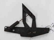 Laden Sie das Bild in den Galerie-Viewer, Rover P5 Mark II 3.0 Scharnier Halter Motorhaube vorn rechts