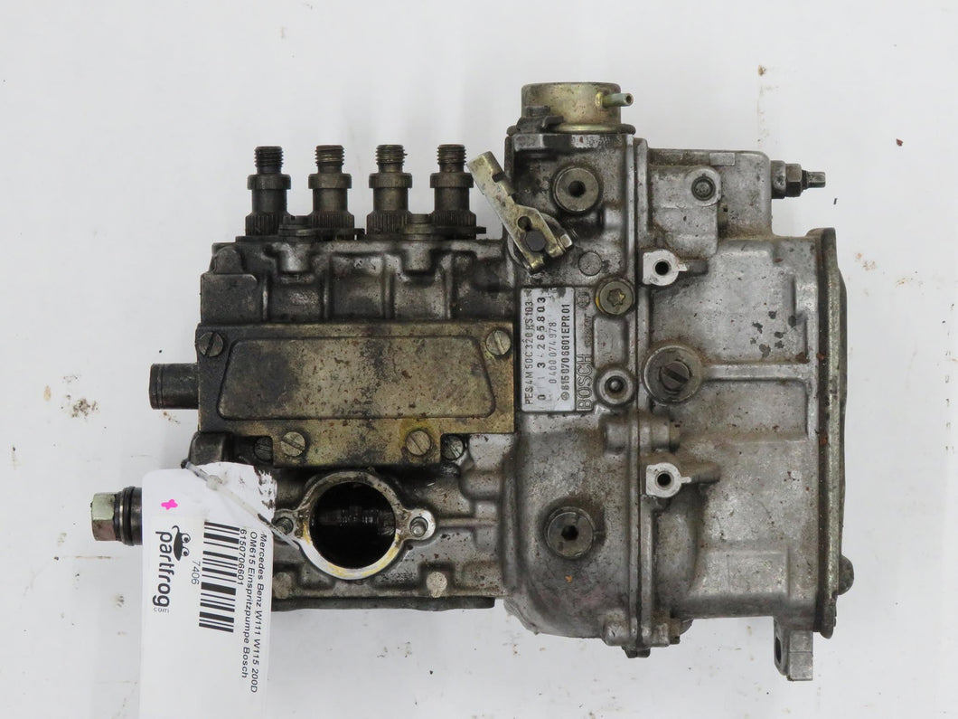Mercedes Benz W111 W115 200D OM615 Einspritzpumpe Bosch 6150706601