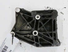 Laden Sie das Bild in den Galerie-Viewer, Mercedes Benz W124 250D 300D Halter Halterung Klimakompressor 6011310035