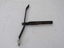 Laden Sie das Bild in den Galerie-Viewer, Rover P5 Mark II 3.0 Halter Halterung Stoßstange vorn links
