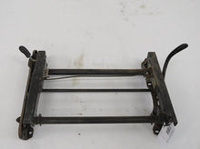 Laden Sie das Bild in den Galerie-Viewer, BMW E3 Sitzkonsole höhenverstellbar vorn links Fahrersitz