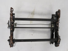 Laden Sie das Bild in den Galerie-Viewer, BMW E3 Sitzkonsole höhenverstellbar vorn links Fahrersitz