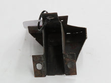 Laden Sie das Bild in den Galerie-Viewer, Rover P5 Mark II 3.0 Halterung Stütze Sitz Sitzkonsole rechts außen