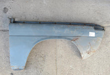 Laden Sie das Bild in den Galerie-Viewer, BMW 1600 1800 2000 Ti TiLux Kotflügel vorn rechts zum Herrichten