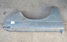 Laden Sie das Bild in den Galerie-Viewer, BMW 1600 1800 2000 Ti TiLux Kotflügel vorn rechts zum Herrichten