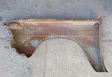 Laden Sie das Bild in den Galerie-Viewer, BMW 1600 1800 2000 Ti TiLux Kotflügel vorn rechts zum Herrichten