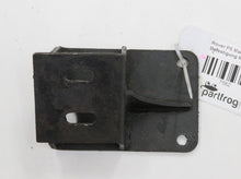 Laden Sie das Bild in den Galerie-Viewer, Rover P5 Mark II 3.0 Motorhalter Befestigung Motor hinten links
