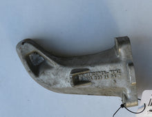 Laden Sie das Bild in den Galerie-Viewer, Mercedes Benz W123 S123 Motorhalter Motor rechts 6152231404