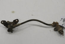 Laden Sie das Bild in den Galerie-Viewer, Nissan 300ZX Z31 Kupplungsnehmerzylinder am Getriebe 30620-48P60