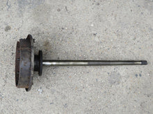 Laden Sie das Bild in den Galerie-Viewer, Rover P5 Mark II 3.0 Antriebswelle Radnabe Ankerblech Bremse hinten rechts