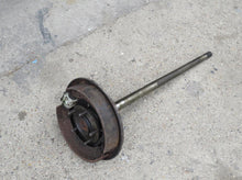 Laden Sie das Bild in den Galerie-Viewer, Rover P5 Mark II 3.0 Antriebswelle Radnabe Ankerblech Bremse hinten rechts