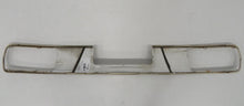 Laden Sie das Bild in den Galerie-Viewer, BMW E3 Chromeverkleidung Heckblech zwischen Rücklichtern