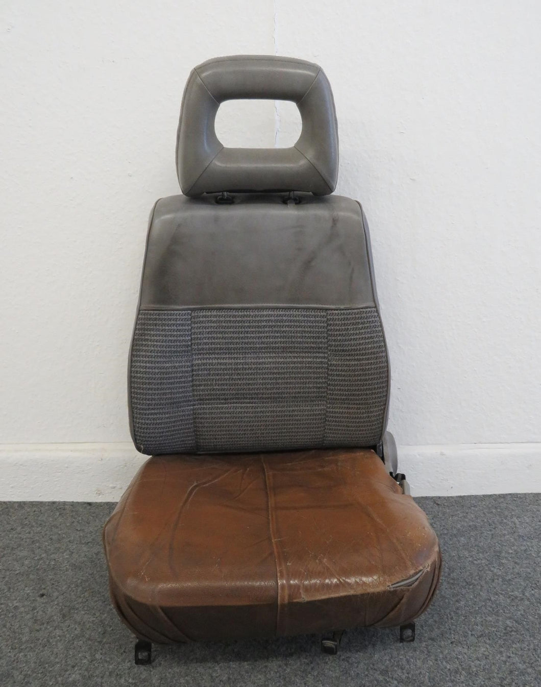 Mitsubishi Pajero Montero L040 Sitz vorn links Fahrersitz
