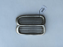 Laden Sie das Bild in den Galerie-Viewer, BMW 2000 Neue Klasse Niere Grill