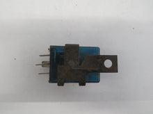 Laden Sie das Bild in den Galerie-Viewer, Mitsubishi Pajero Montero L040 Relais Blinker Blinkrelais HELLA 4DM003360-00