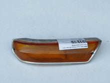 Laden Sie das Bild in den Galerie-Viewer, BMW 2000 neue Klasse Blinker vorn links leicht beschädigt