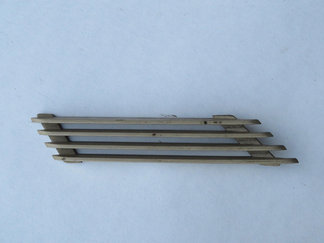 BMW E3 Blende Abdeckung Gitter Belüftung C-Säule Erste Serie links unten 1800105