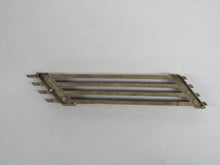 Laden Sie das Bild in den Galerie-Viewer, BMW E3 Blende Abdeckung Gitter Belüftung C-Säule Erste Serie rechts unten 1800106