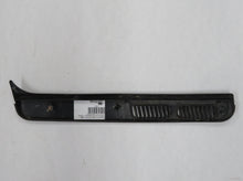 Laden Sie das Bild in den Galerie-Viewer, Mitsubishi Pajero Montero L040 Abdeckung Lüftungsgitter C-Säule hinten links MB235243-L