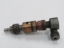 Laden Sie das Bild in den Galerie-Viewer, Rover P5 Mark II 3.0 Tachoantrieb am Getriebe
