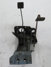 Laden Sie das Bild in den Galerie-Viewer, Toyota Land Cruiser HJ60 Pedalerie Bremspedal Kupplungspedal