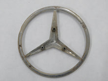 Laden Sie das Bild in den Galerie-Viewer, Mercedes Benz S124 Kombi Stern Emblem Plakette Heckklappe